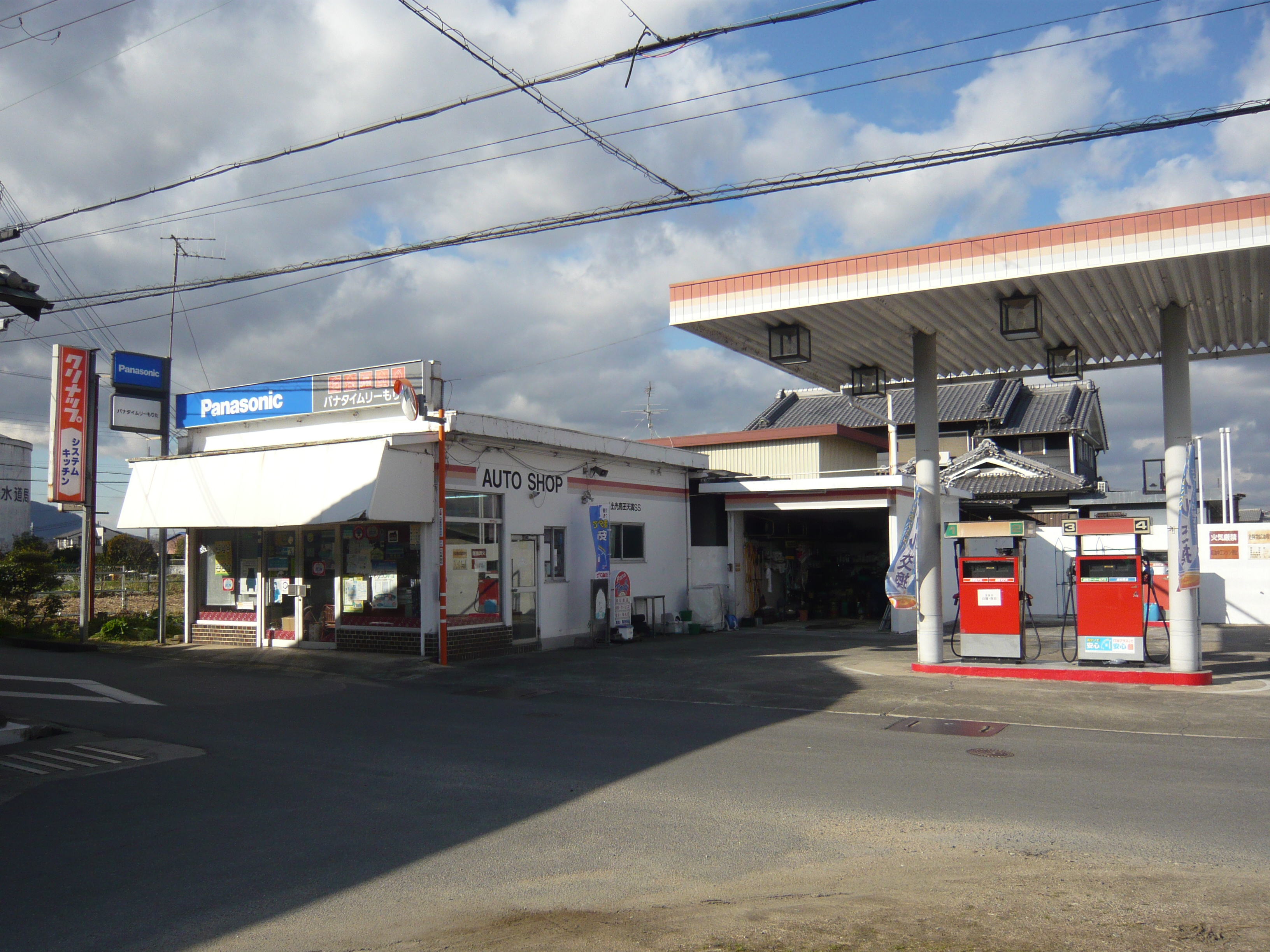 ガソリンスタンド外観